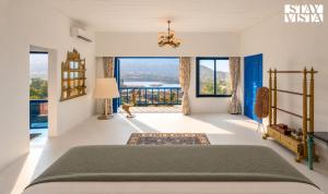 StayVista at Villa Santora with BBQ, Infinity Pool