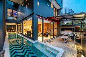 Skywalker 3BR Pool Villa with Rooftop Cinema & Sea View
