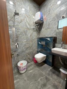 Anmol Aviral Guest House