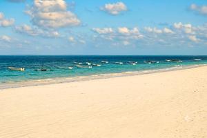 Wide Ocean Views - Two Bedrooms - Uroa Beachfront