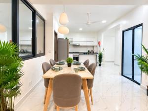 Luxury 3BR - Airport Pickup - Rooftop SeaView Pool Gym Terrace Near Airport