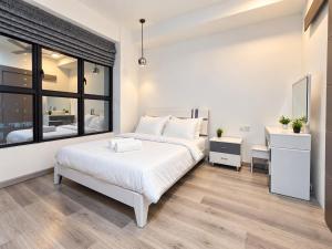 Luxury 3BR - Airport Pickup - Rooftop SeaView Pool Gym Terrace Near Airport