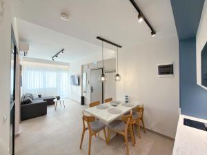 Luxury Downtown Apartment E5