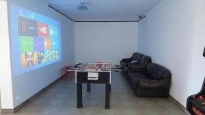 Riverside Stay at Stary Rynek - billiards, foosball and arcade games