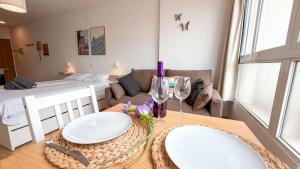 Modern Studio, 400m to beach, Pool