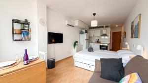 Modern Studio, 400m to beach, Pool