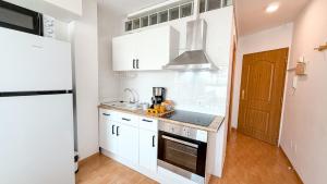 Modern Studio, 400m to beach, Pool