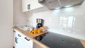 Modern Studio, 400m to beach, Pool