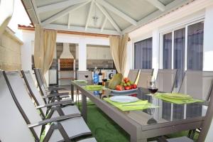 Amazing 5-bedroom villa in Costa Adeje