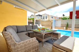 Amazing 5-bedroom villa in Costa Adeje