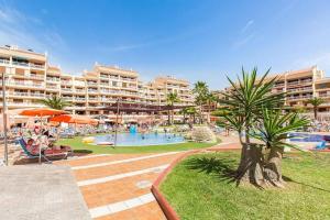Two bedroom apartment in beachfront complex with pool in Playa de Las Américas.