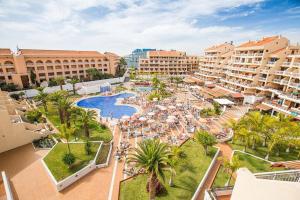 Two bedroom apartment in beachfront complex with pool in Playa de Las Américas.