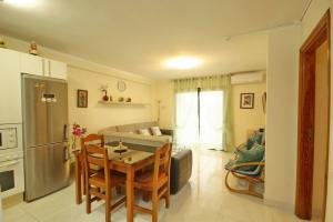 Two bedroom apartment in beachfront complex with pool in Playa de Las Américas.