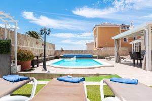 Cozy villa in Madroñal de Fañabe with large private pool