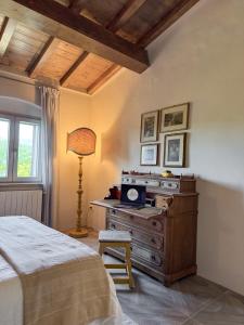 Casa Laurus - Elegant Tuscan Apartment with Balcony & Hillside Views
