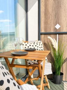 Gerlach Mountain Duplex with Balcony & Parking