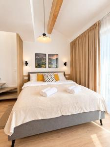 Gerlach Mountain Duplex with Balcony & Parking