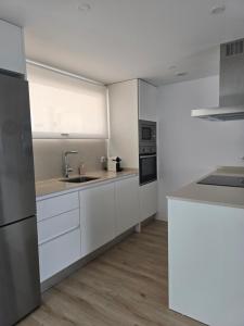 Marina Real II, 2 bedroom & 2 bathroom apartment with pool views