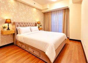 Elegant 3BR Condo with Resort Pools Near BGC Taguig