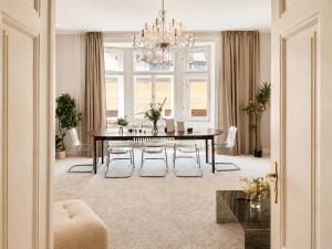 Design 3BR Old Town Apt with Castel & Cathedral View-Free Parking