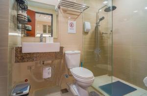 NEW! Rustic Cozy 350Mbps Skyline BGC Uptown Backhome3