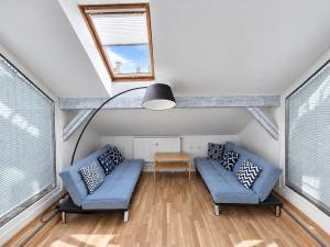 Roof Apartments and Parking Assistance