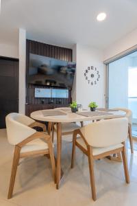 Remodeled and luxurious oceanfront apartment