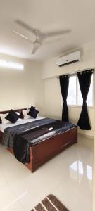 Private Apartment With Metro View on Highway