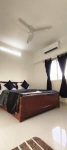 Private Apartment With Metro View on Highway