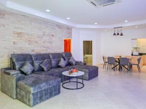 Beachside 4bdr private pool villa best for groups