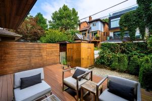 Luxury House with Fireplace & Private Patio - Westend Suites