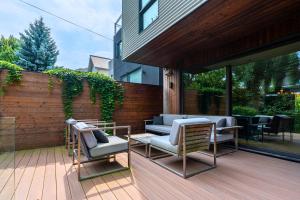 Luxury House with Fireplace & Private Patio - Westend Suites