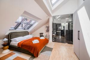 3BDR APT in New Town with Terrace and AC