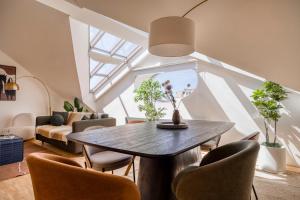 3BDR APT in New Town with Terrace and AC