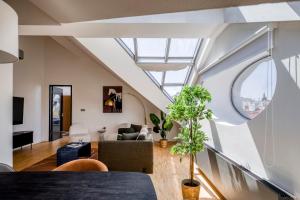 3BDR APT in New Town with Terrace and AC