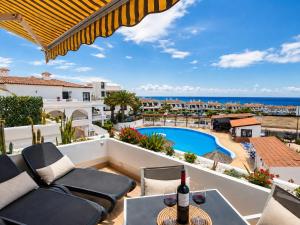 Soleggiato attico vista mare e piscina SC768