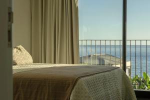 Yellow by the sea house by CAELIS INSPIRE