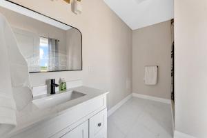 Chattage Lake Erie Luxury Estate Hot Tub
