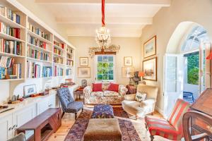 Froggy Farmhouse in Cape Town