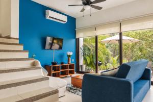 Beachside Bliss Modern 3Story Villa with Deck and Grill