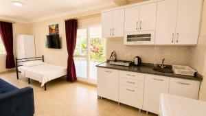 Bucak Apart Hotel Göcek Beach 1 km