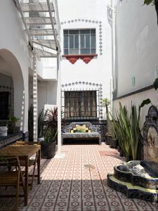 Casa Labardini #3 Private Patio Suite with Kitchen & Bath
