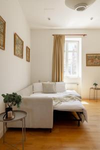 Elegant 2BR Letná Apt Prague Walk