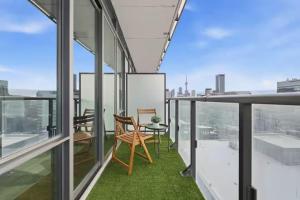 Executive Toronto Condo Balcony & City Views