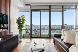 Executive Toronto Condo Balcony & City Views
