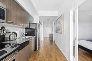 Executive Toronto Condo Balcony & City Views