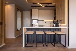 21st Floor Luxury Suite With Private Jacuzzi & Skyline View