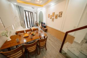 LoCoFullHouse3BR4Beds4WR Family Central D1