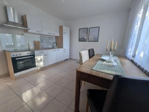 La Maison sur la Colline - Ökologische Ferienwohnung mit Garten und Aussicht