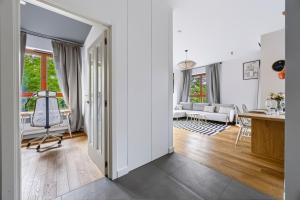Warsaw Green Żoliborz Apt - Parking & Balcony by Rentujemy